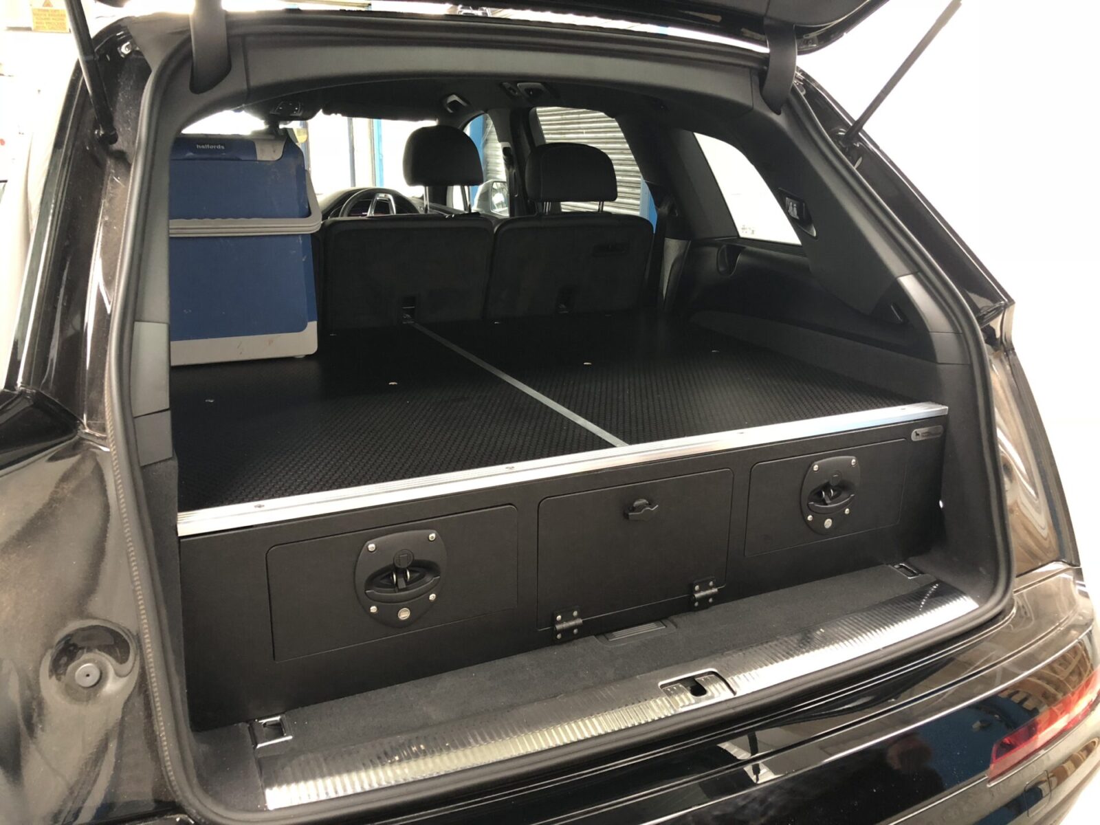 Discovery 5 Vehicle Storage Drawer Unit / Gun Locker Combination