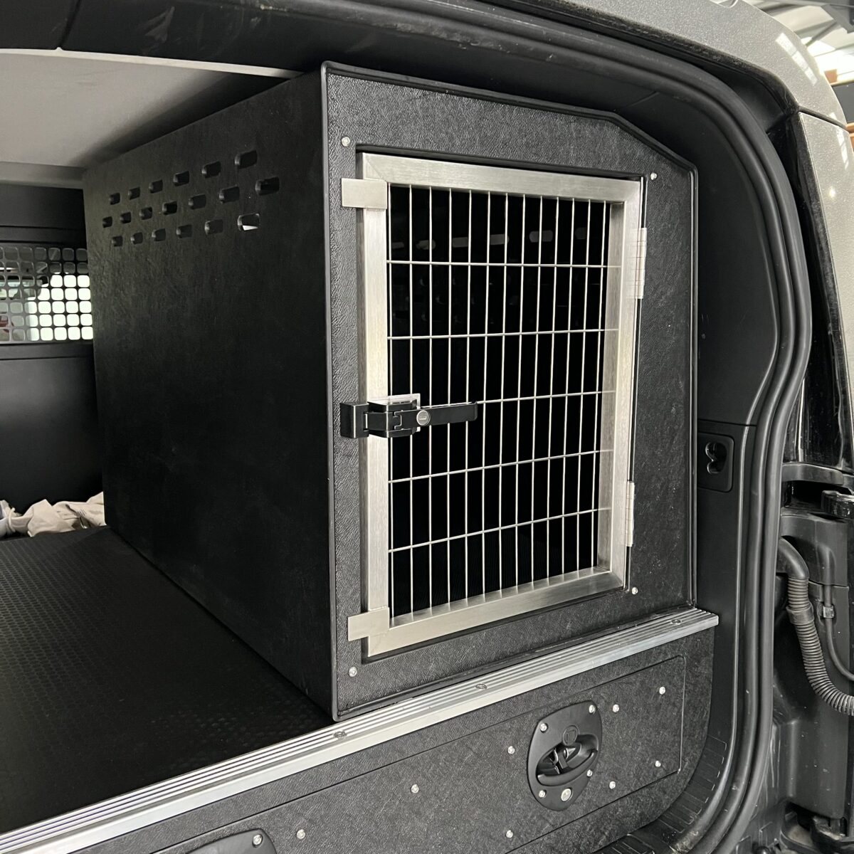 Defender 110 Commercial Drawer and Single Dog Box Combination - Image 3