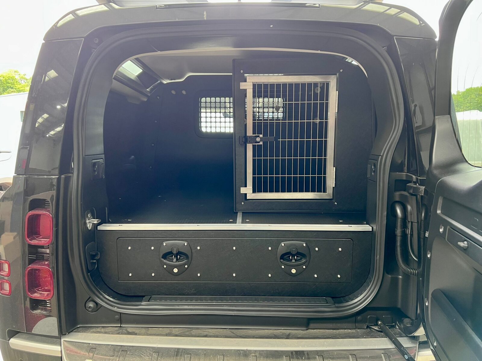 Defender 110 Commercial Drawer and Single Dog Box Combination
